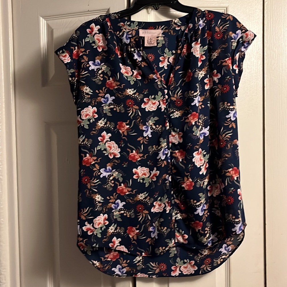 Philosophy 2pcs skirt and blouse.. skirt length 25in